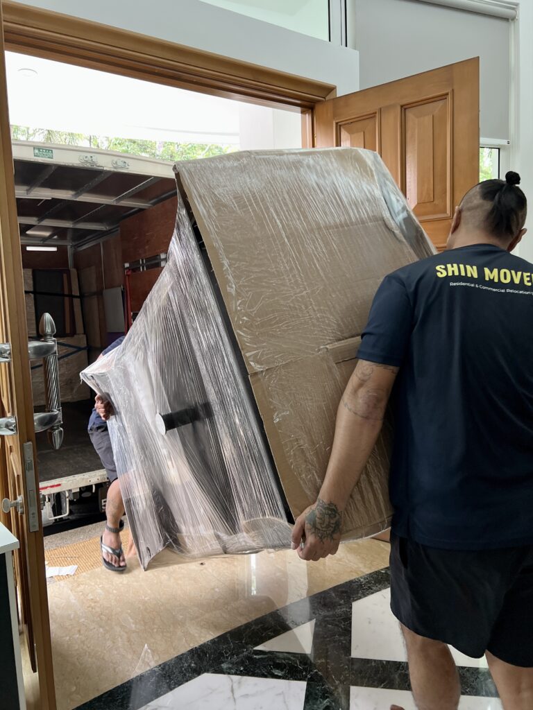 Professional movers from Shin Movers in action